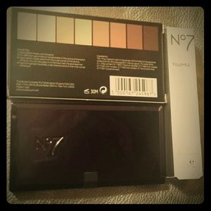 No 7 bundle (eye shadow palette /eye serum)